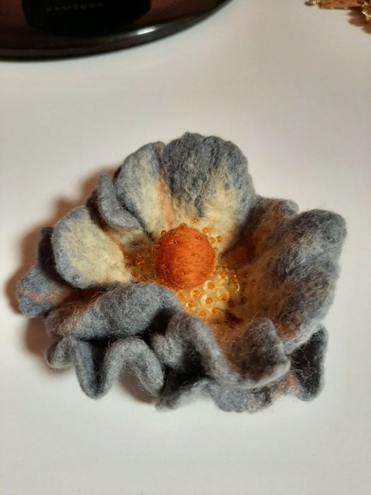 Продам брошь. Шерсть-набивка.