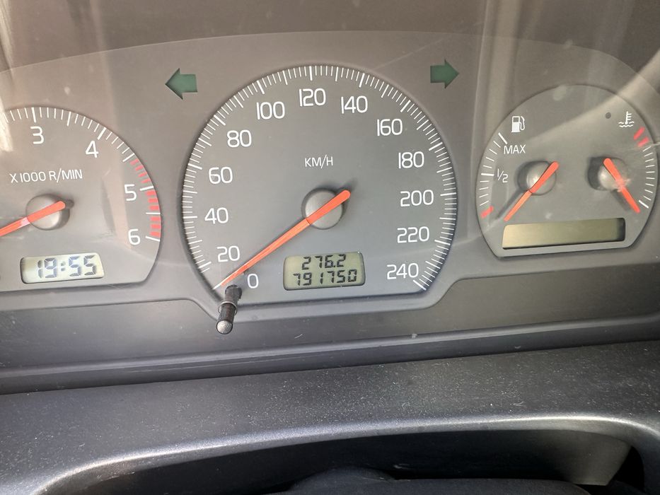 Volvo v40 cinzento