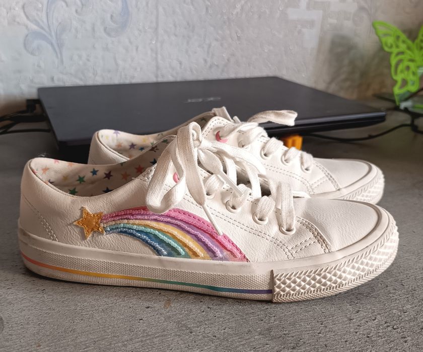 Взуття для дівчинки