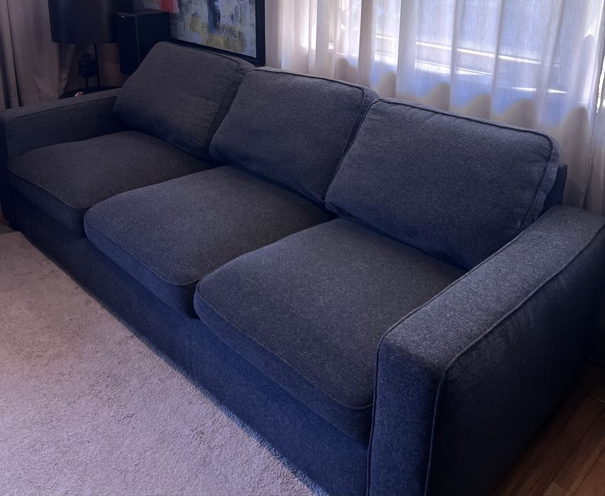 Sofá  2,40mts x 95cm. Como novo. Kinda Home. Côr cinzento.