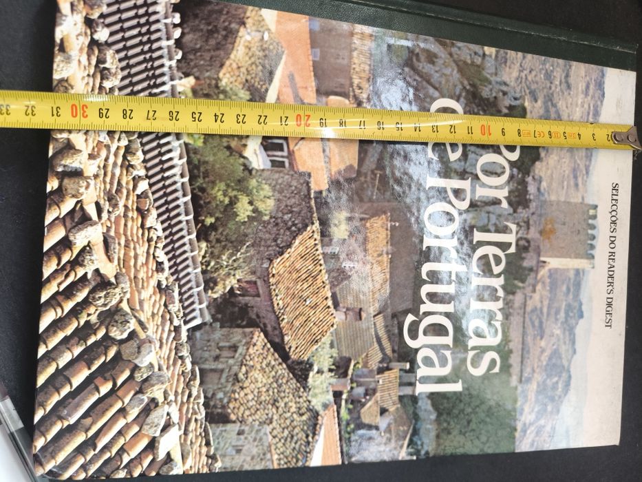 Livro "Por Terras de Portugal" 
Editado pela seleções do Riders digest
