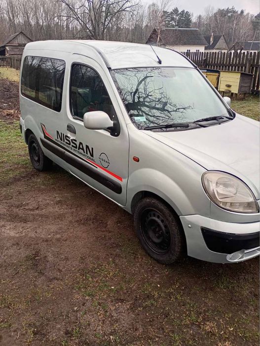 Ніссан кубістар 2003 рік