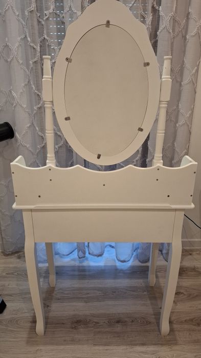 Toaletka biała z lustrem