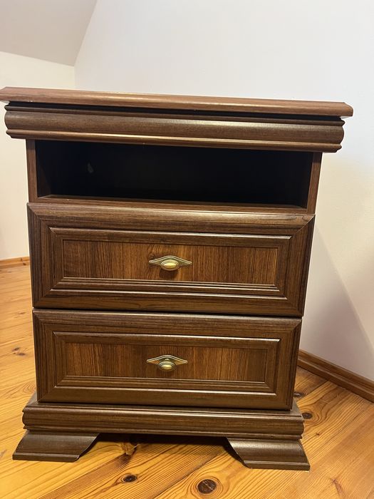 Stylowy komplet mebli drewnianych – stan idealny