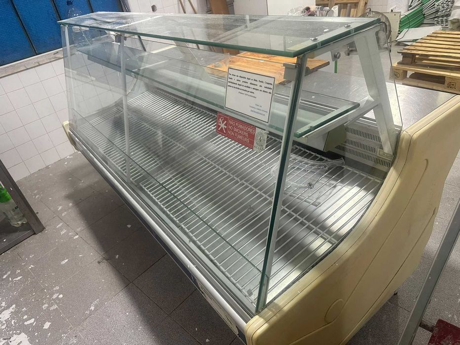 Bancadas Expositores Refrigeradas com Vitrine