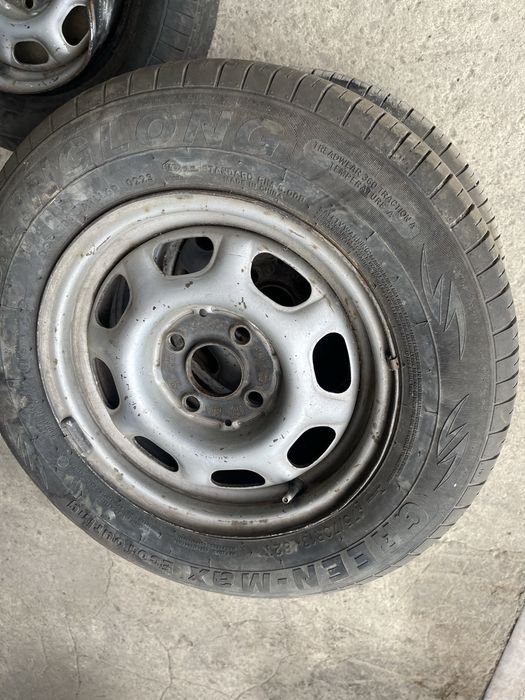 Колеса з дисками 175/70 R13 стояли на Volkswagen  гольф