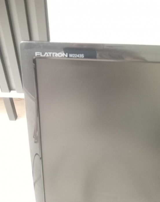 Монітор LG 2243s