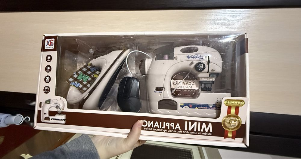 Дитяча праска та швейна машинка