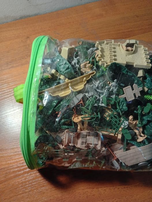 Duży zestaw żołnierzyków – kompletne wojsko + akcesoria, pojazdy (B41)