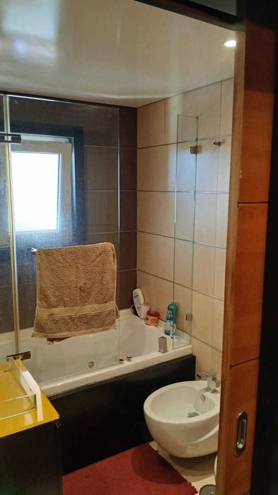 Apartamento T0 convertível em T1 com amplo Terraço Carcavelos