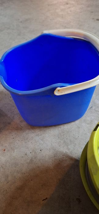 Baldes dois e cestos de arrumos