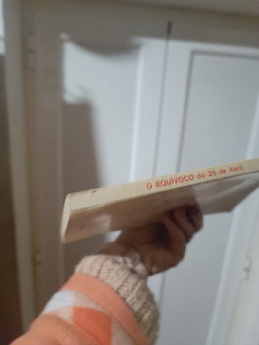 Livro "O Equívoco do 25 de Abril" de Sanches Osório