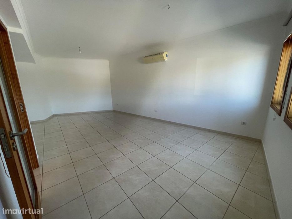 Moradia T3 mais garagem