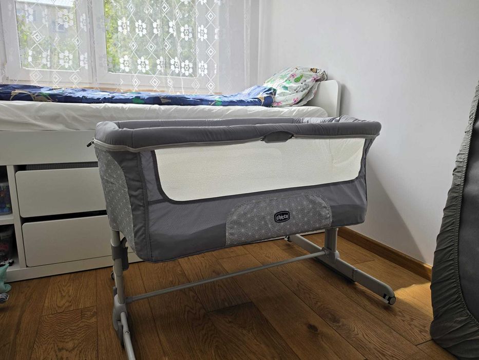 Łóżeczko dostawne Chicco Next2Me dla niemowlaka