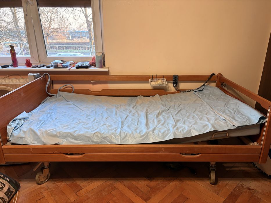 Łóżko rehabilitacyjne / szpitalne elektryczne – solidne, sprawne