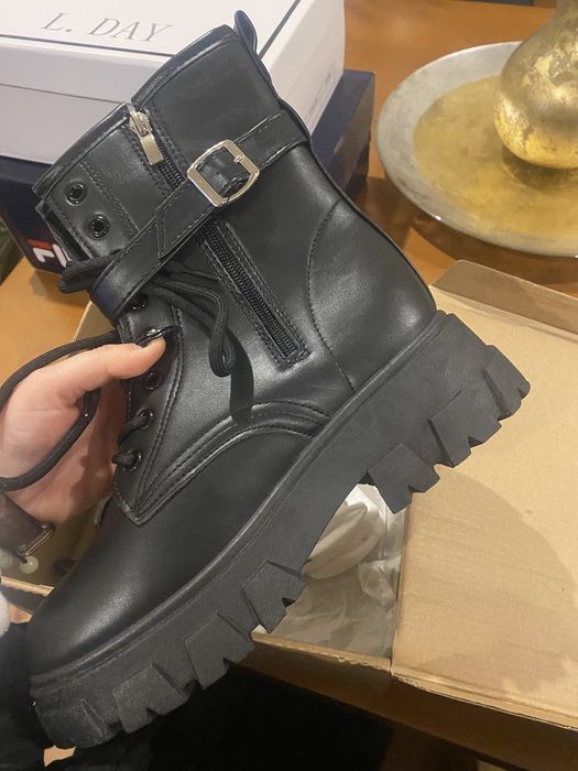 Botas militares com bolsa