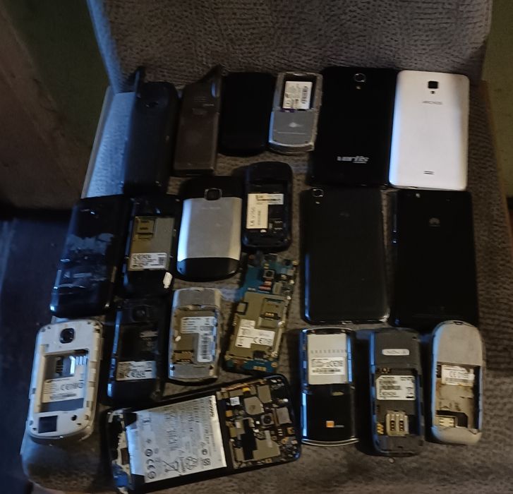 Telefony komórkowe stare na części