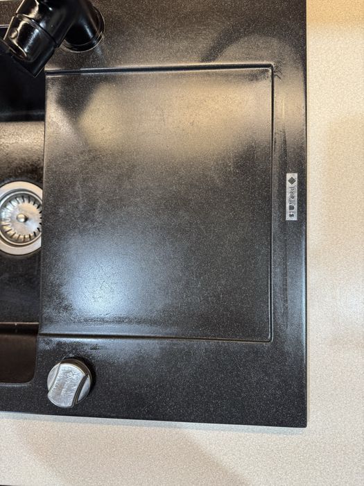 Zlew kuchenny wraz z syfonem