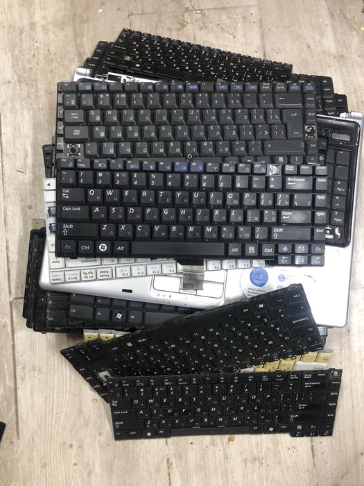 Лот клавиатур от ноутбуков 100 шт