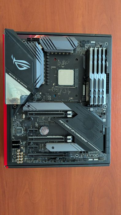 Материнська плата Asus ROG strix x570