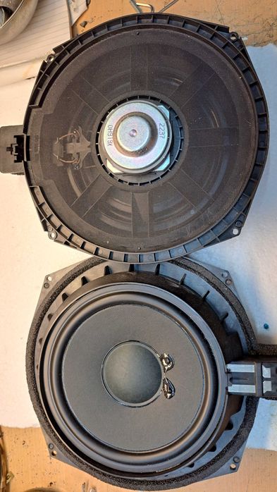 Colunas BMW 118, MBQUART, QS75 e colunas de graves de 6".