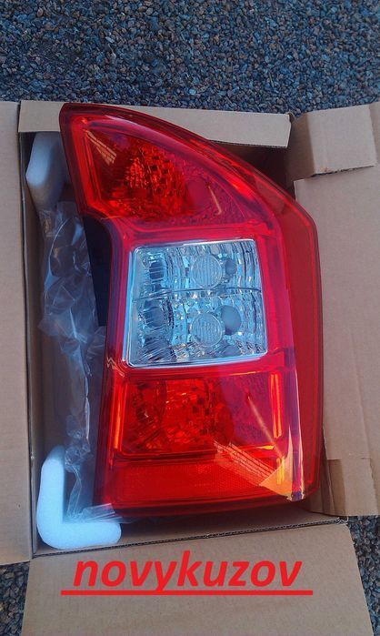Фонар задній лівий правий  Kia Carens