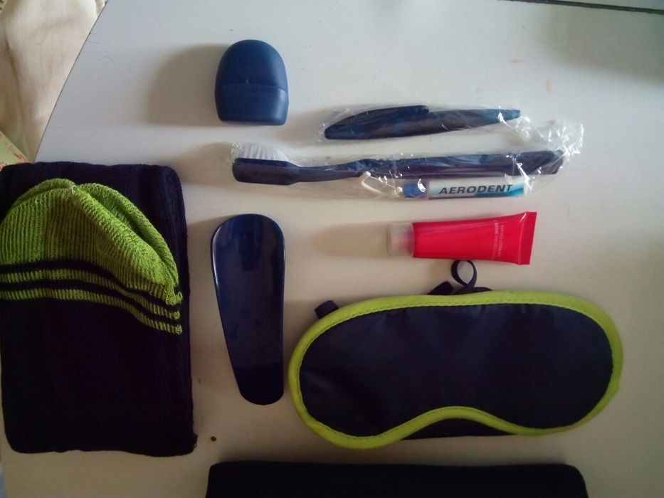 Kits TAP vários de higiene pessoal para viagem