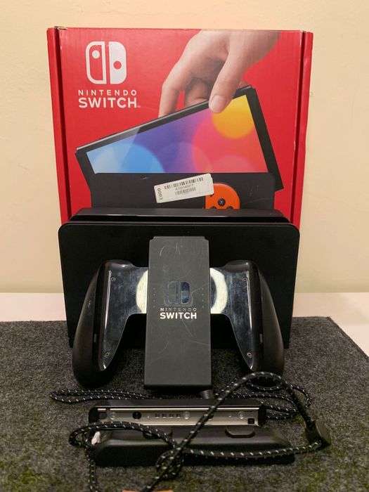 Nintendo Switch OLED + Comando Subsonic + Jogos + Estojo de Transporte (Como Nova)