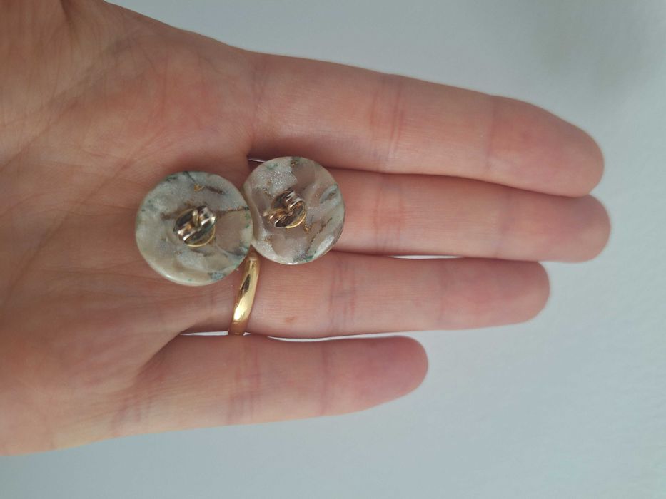 Brincos Bege e Dourados