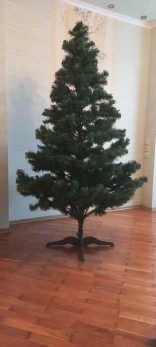Продам новорічну ялинку