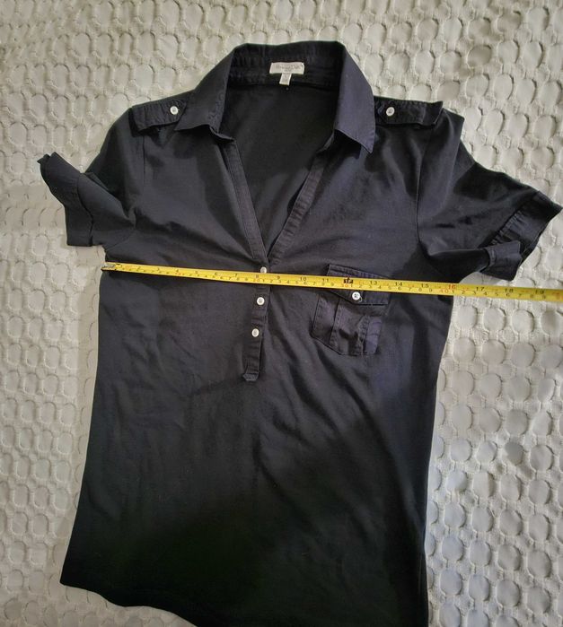 Camisola em bico com botões