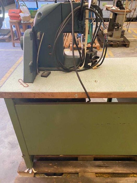 Máquina de aplicar fita para industria de calçado