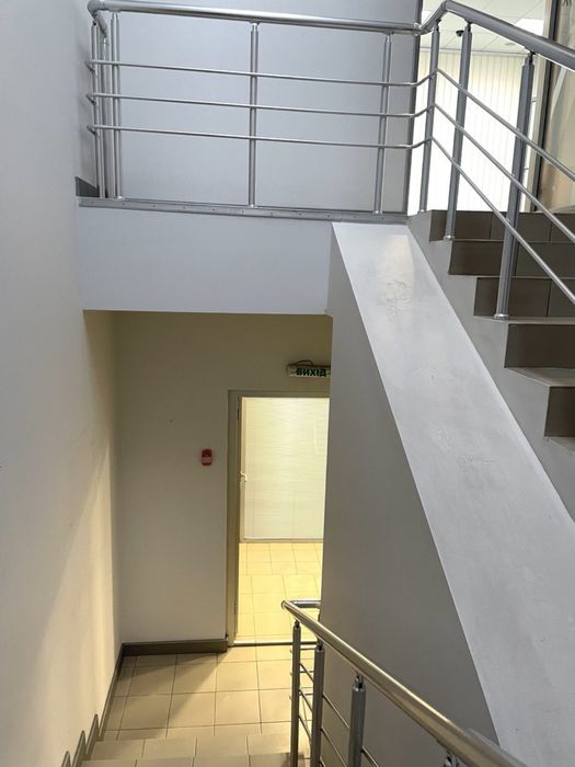 Сдам фасадное помещение 230м в Центре возле метро Научная