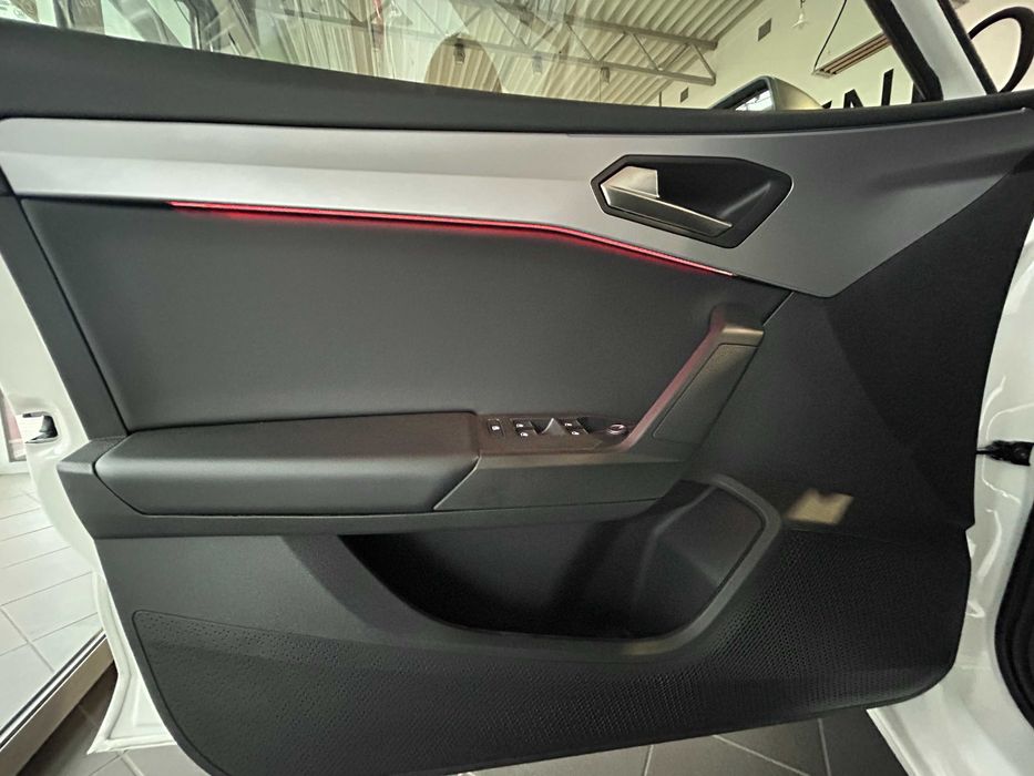 Новий SEAT Leon 2025 FR 1.5 eTSI mHEV DSG (150 к.с.)