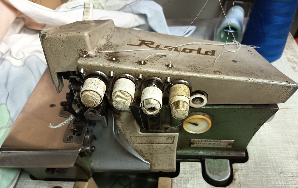 Máquina corte e cose Rimoldi peças