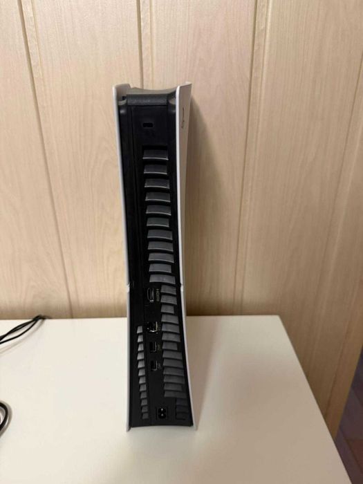 PlayStation 5 (Slim)(Digital Edition)(825Gb)pad,okablowanie,ładowarka do padów