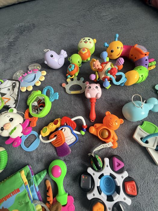 Набір брязкалець, тріщаток , мякі книжечки