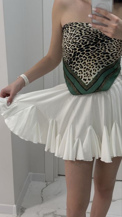 Спідниця білого кольору