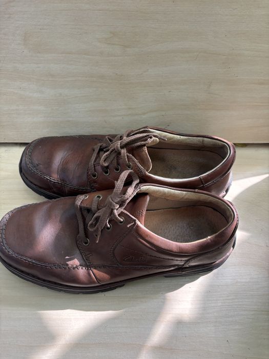 Вживані шкіряні туфлі бренду Clarks