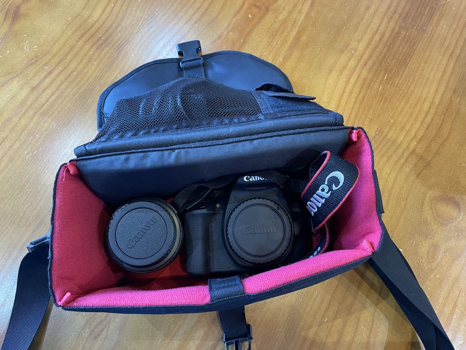 Kit Canon EOS 2000D + objetiva 18-55 mm (COMO NOVA)