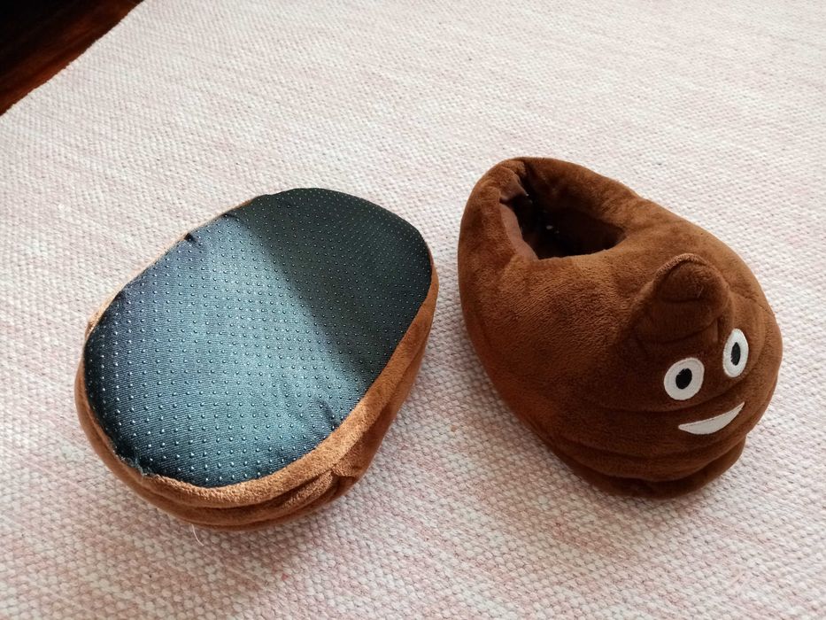 Pantufas emoji Pou