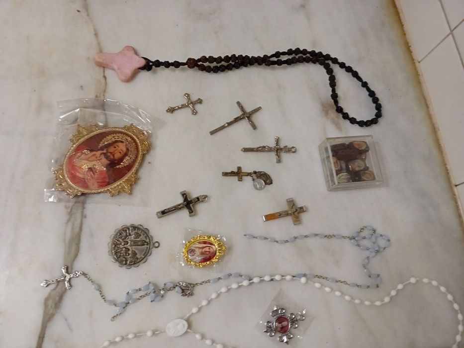 Conjunto de Terços/Pendentes Religiosos