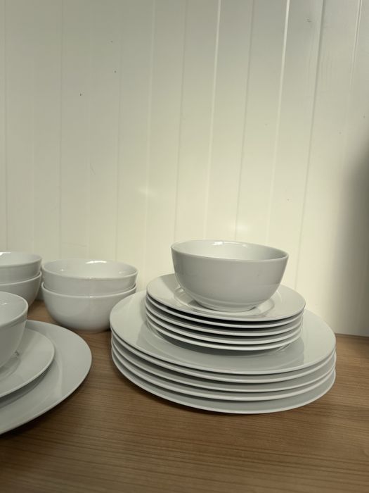 Amazon Basics Serwis naczyniowy,18-częściowy, 6 osób,biała porcelana