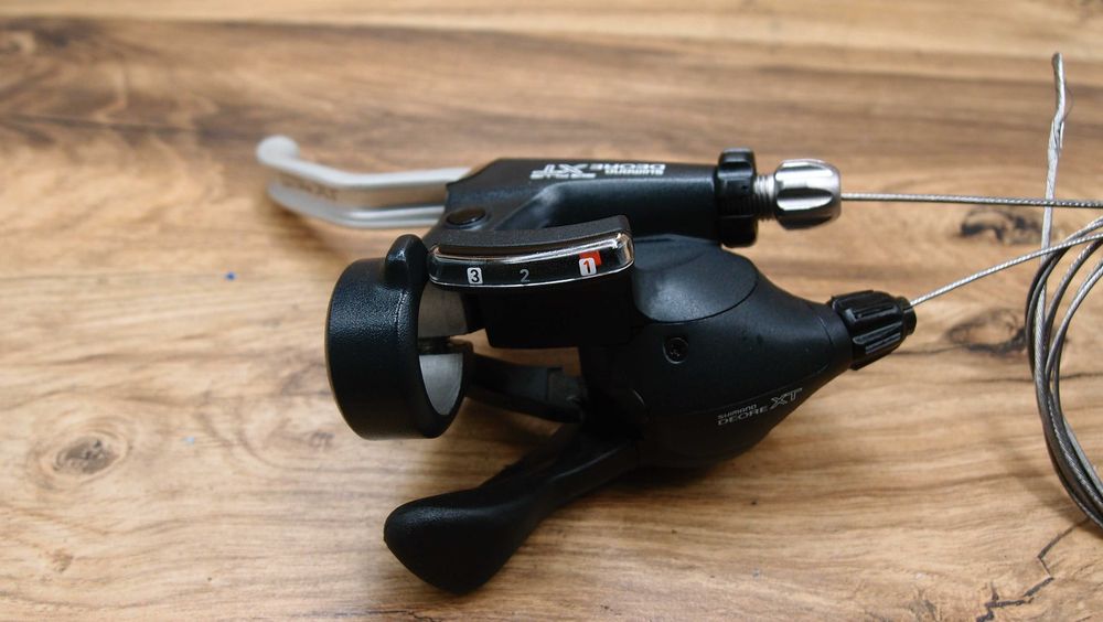 lewa klamkomanetka shimano deore XT ST-M737 3 biegi lewa