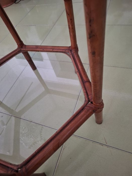 Mesa de centro hexagonal de bambu  c/ 2 bases em vidro