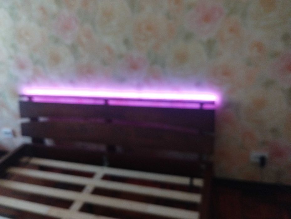Ліжко двоспальне, дерев'яний масив, темний горіх