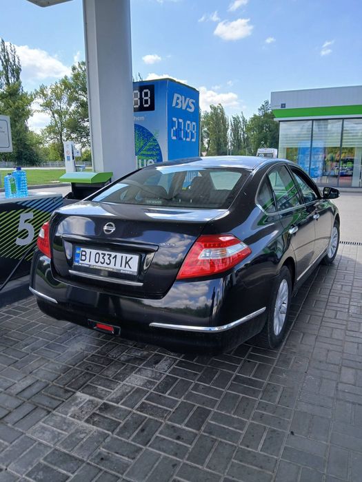 Авто S класу Ніссан теана.