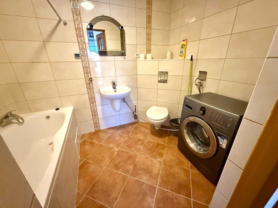 Na wynajem piętro domu (mieszkanie 2 pok.) z parkingiem