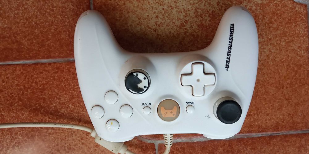 2 Gamepad Thrustmaster GP XID + 1 GP XID Pro AVARIADOS - Ler descrição