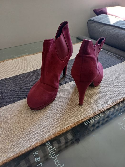 Botins bordeaux 38, salto alto fino 10 cm. Primark